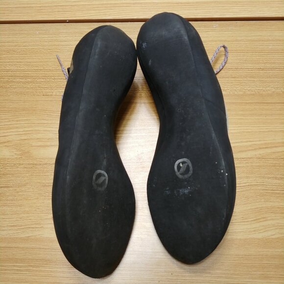 SCARPA Helix Climbing Vibram Shoes - Picture 3 of 6